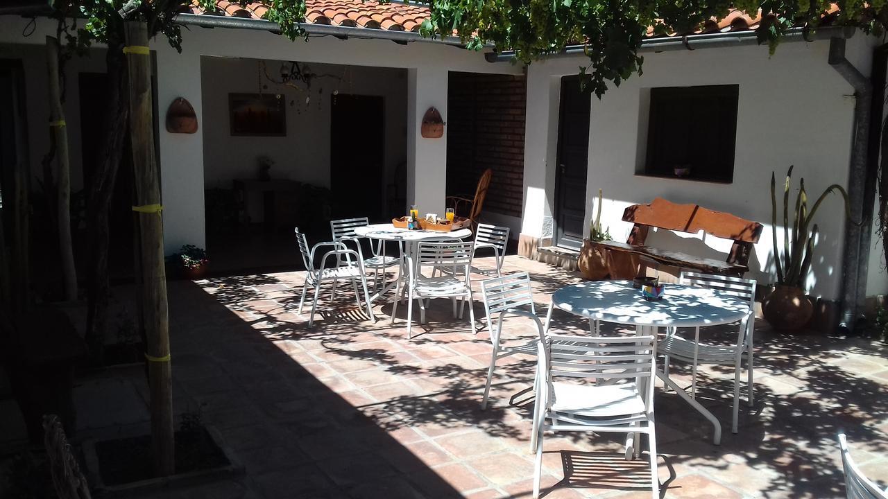 Hostal Tierra De Vinos Cafayate Exterior photo