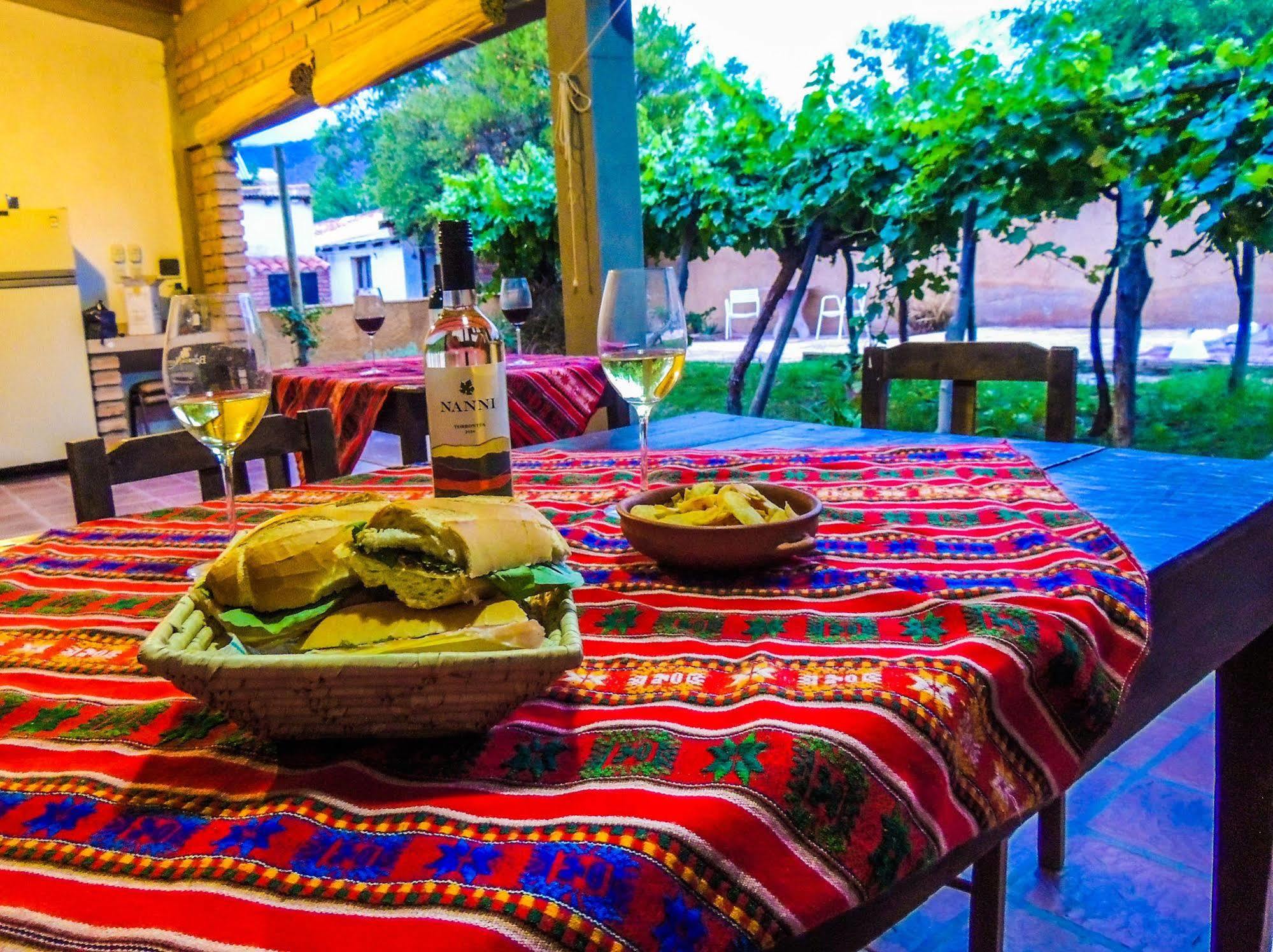 Hostal Tierra De Vinos Cafayate Exterior photo