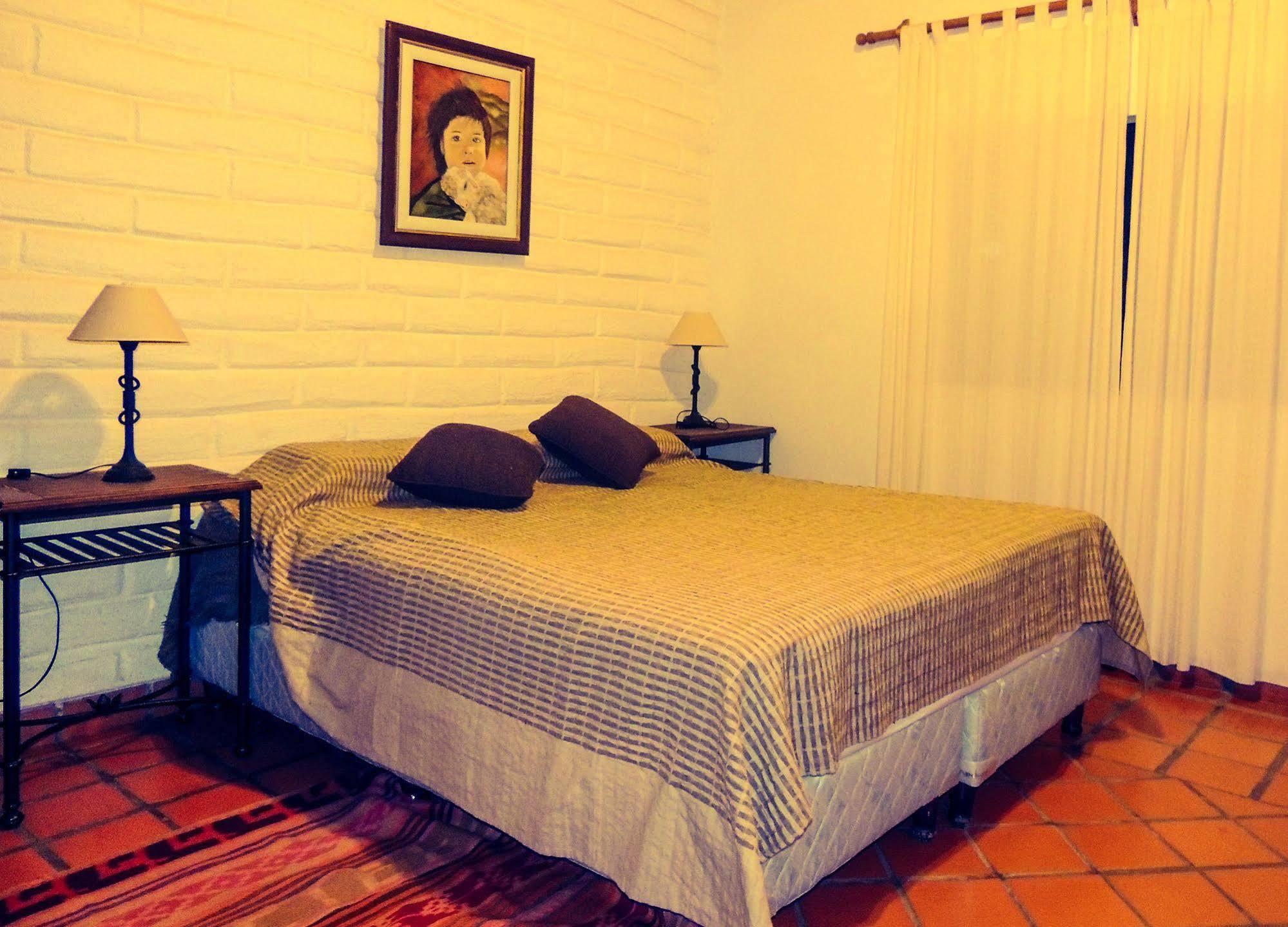 Hostal Tierra De Vinos Cafayate Exterior photo